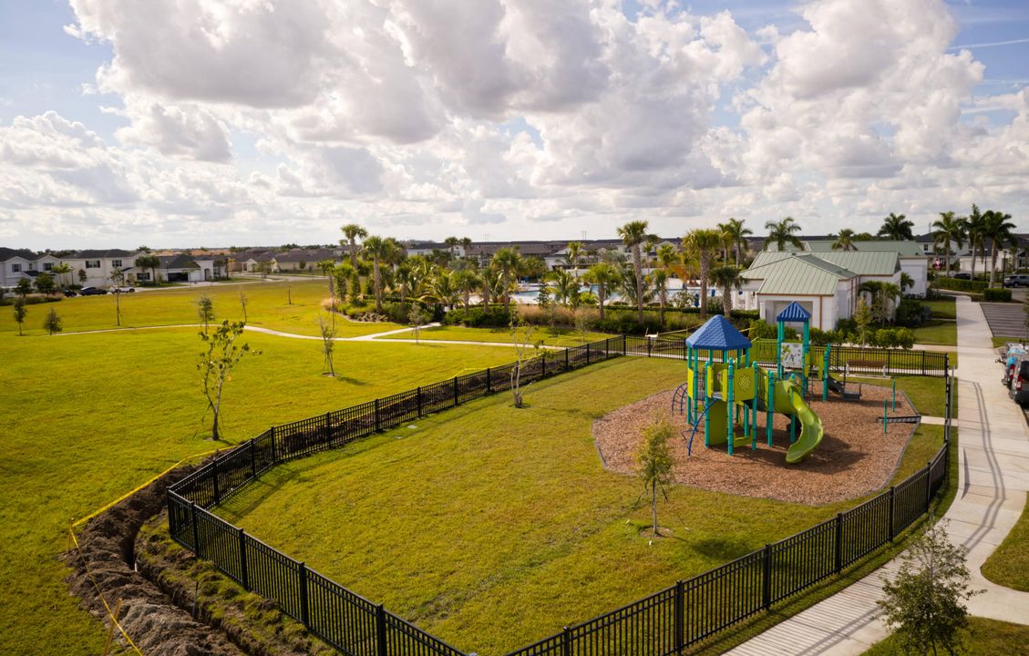 For Sale: $515,000 (3 beds, 2 baths, 1988 Square Feet)