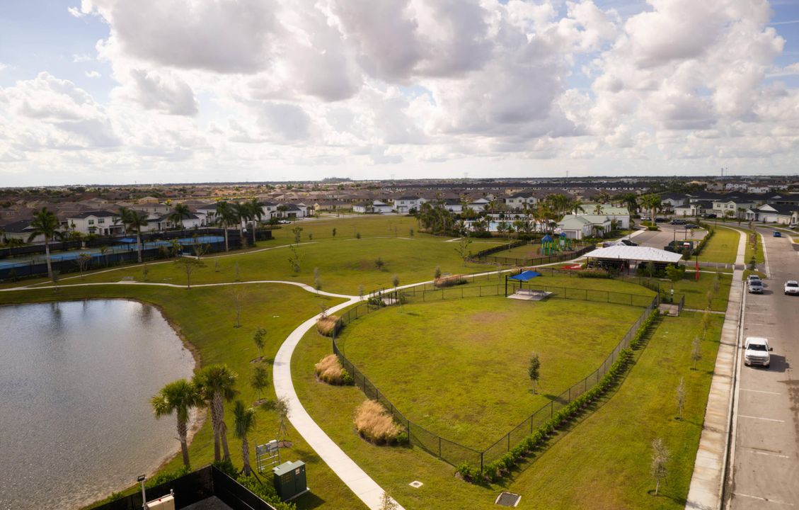 For Sale: $515,000 (3 beds, 2 baths, 1988 Square Feet)