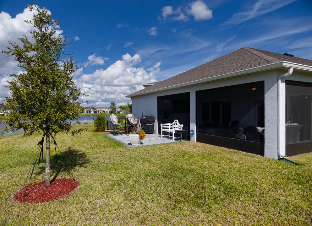 For Sale: $515,000 (3 beds, 2 baths, 1988 Square Feet)