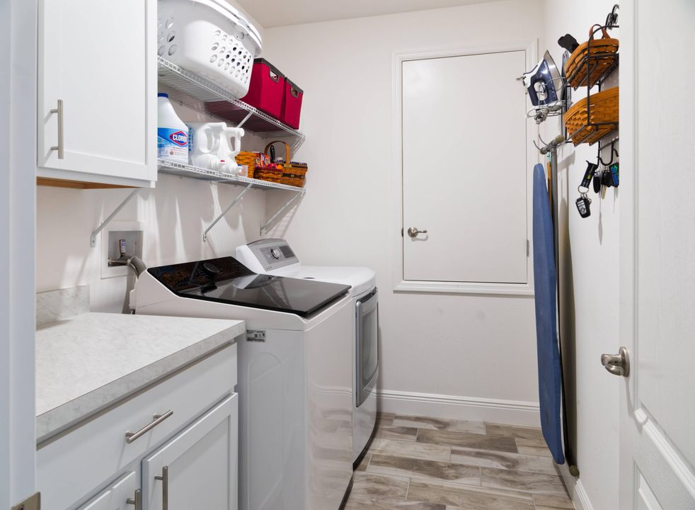 For Sale: $515,000 (3 beds, 2 baths, 1988 Square Feet)