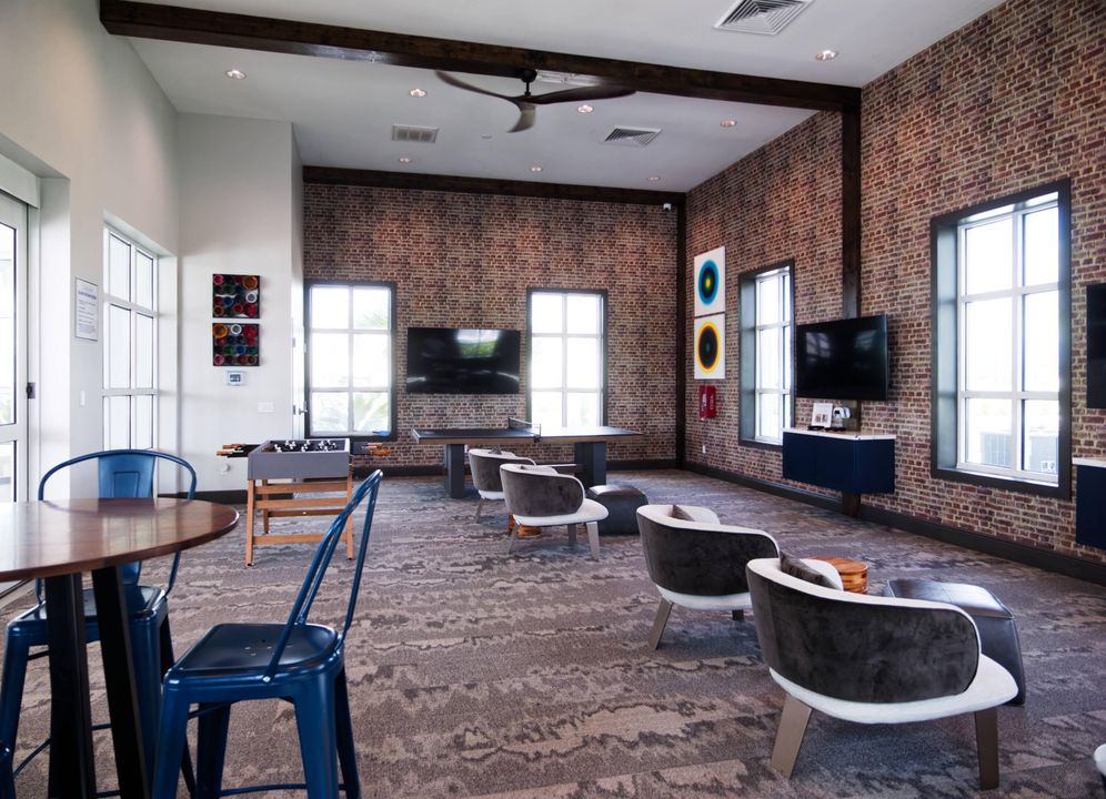 For Sale: $515,000 (3 beds, 2 baths, 1988 Square Feet)