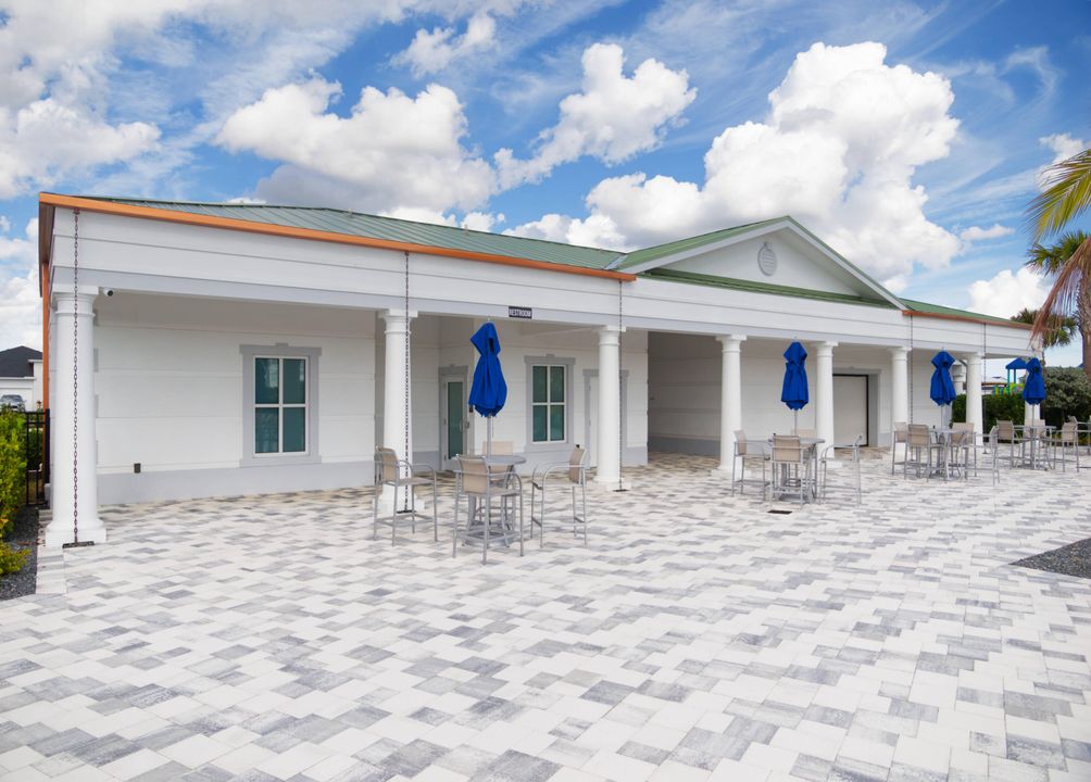 For Sale: $515,000 (3 beds, 2 baths, 1988 Square Feet)