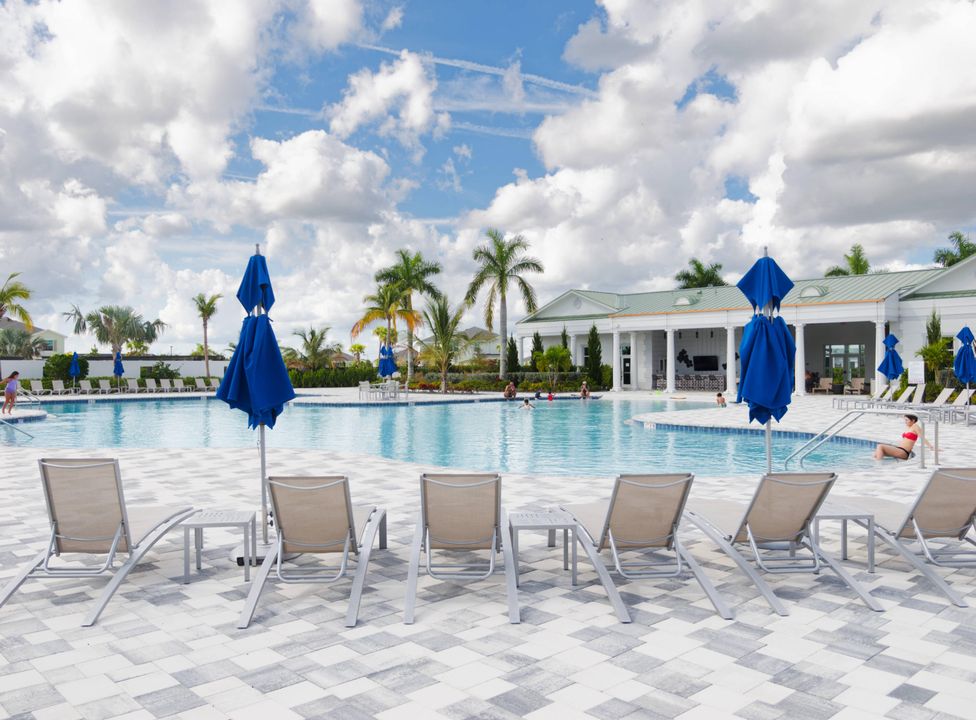 For Sale: $515,000 (3 beds, 2 baths, 1988 Square Feet)