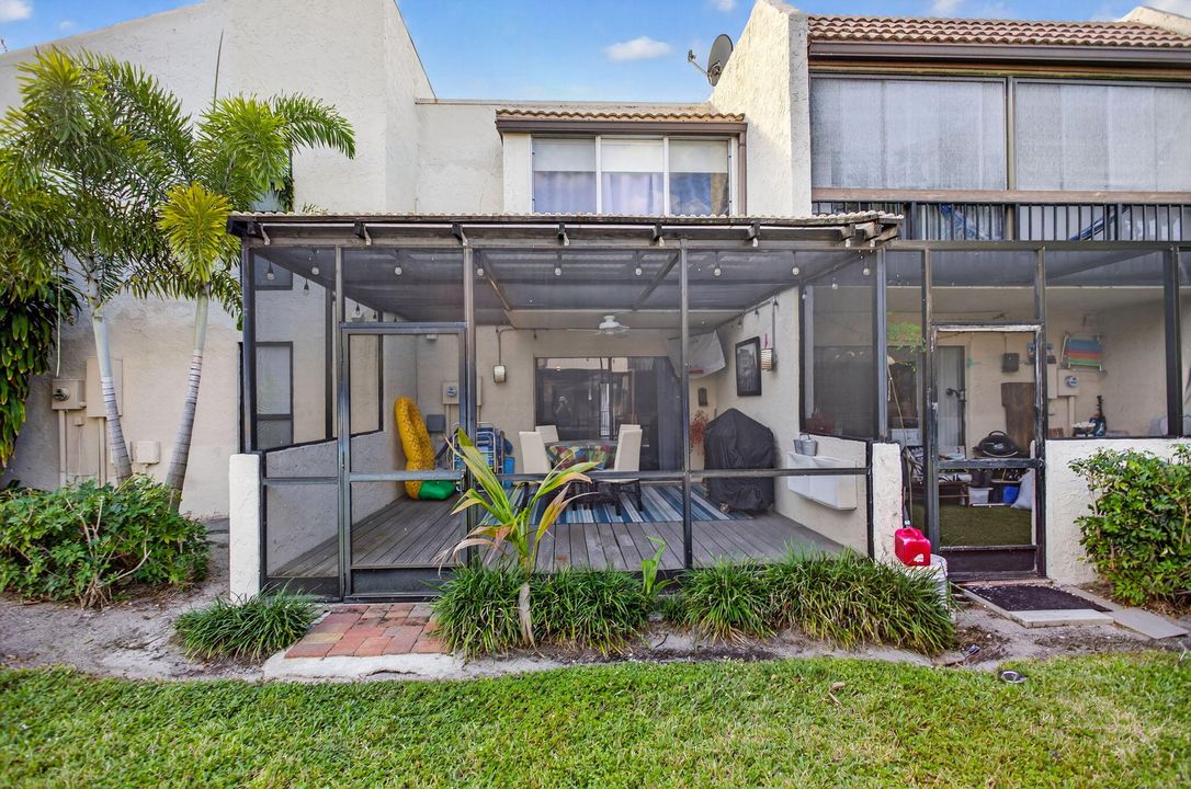 For Sale: $325,000 (2 beds, 1 baths, 1095 Square Feet)