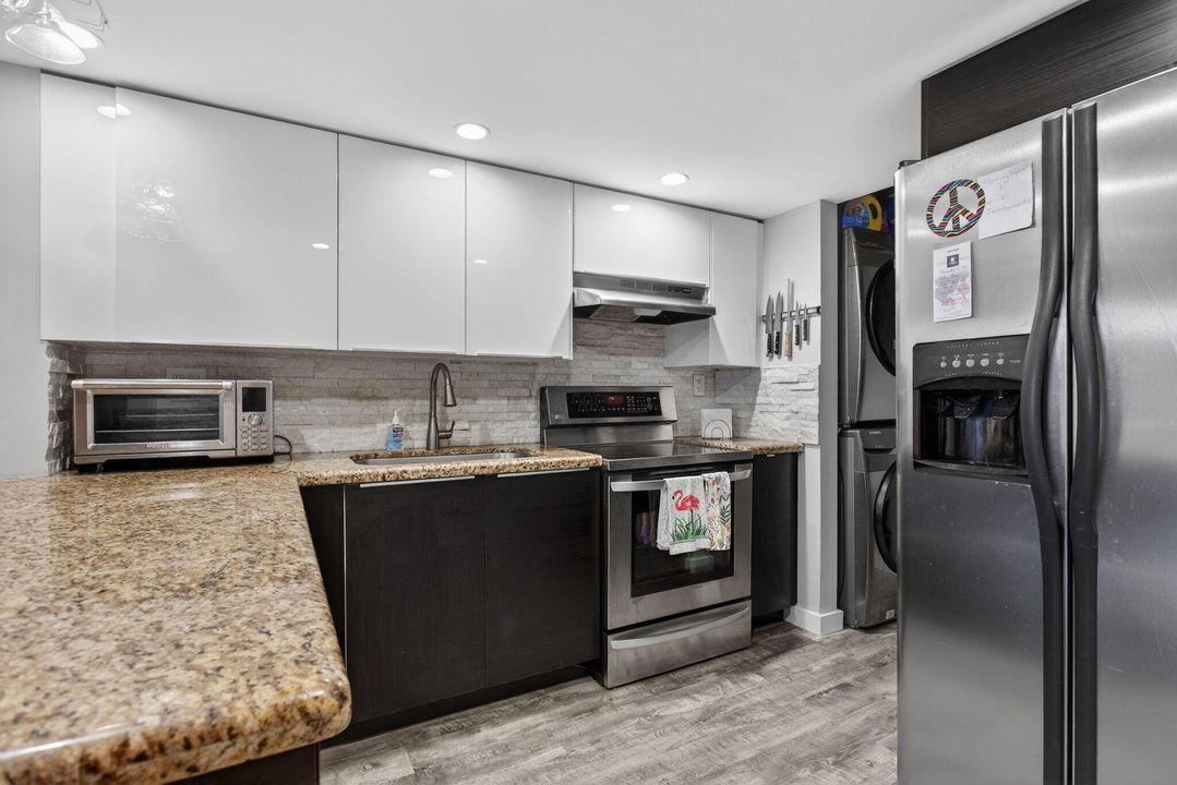 For Sale: $325,000 (2 beds, 1 baths, 1095 Square Feet)