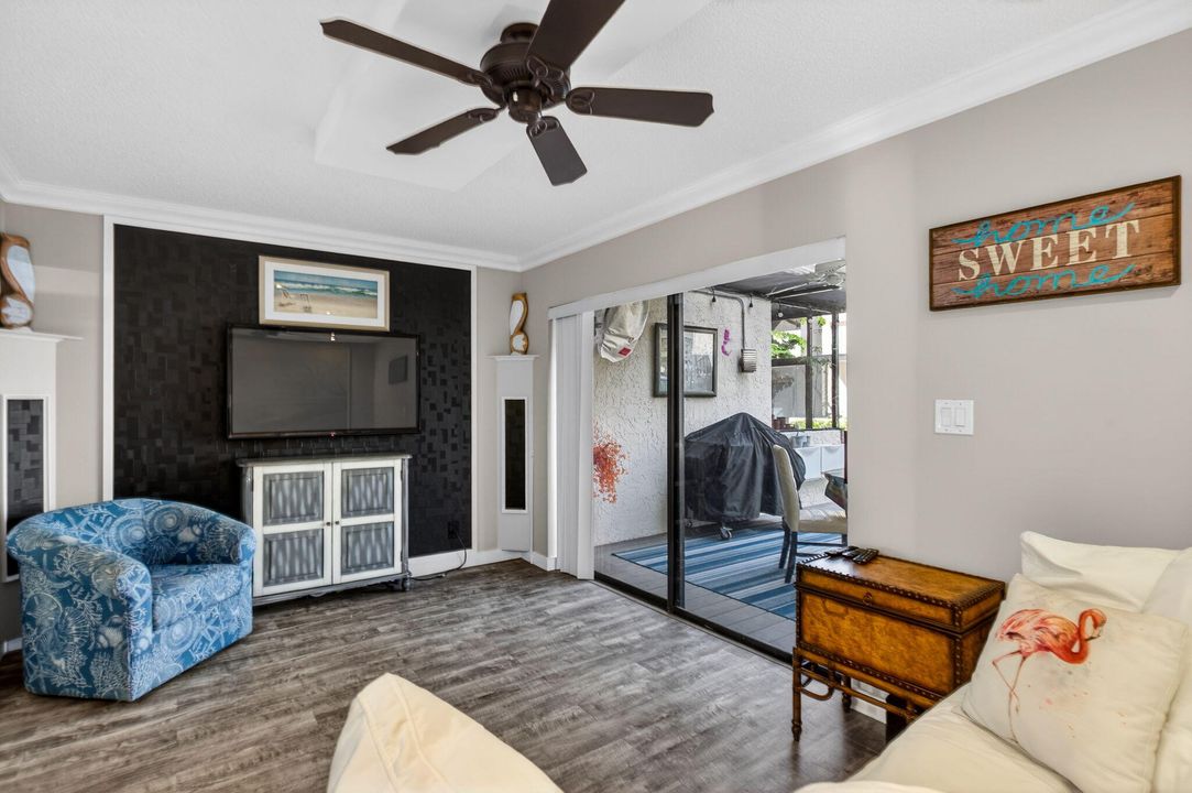 For Sale: $325,000 (2 beds, 1 baths, 1095 Square Feet)