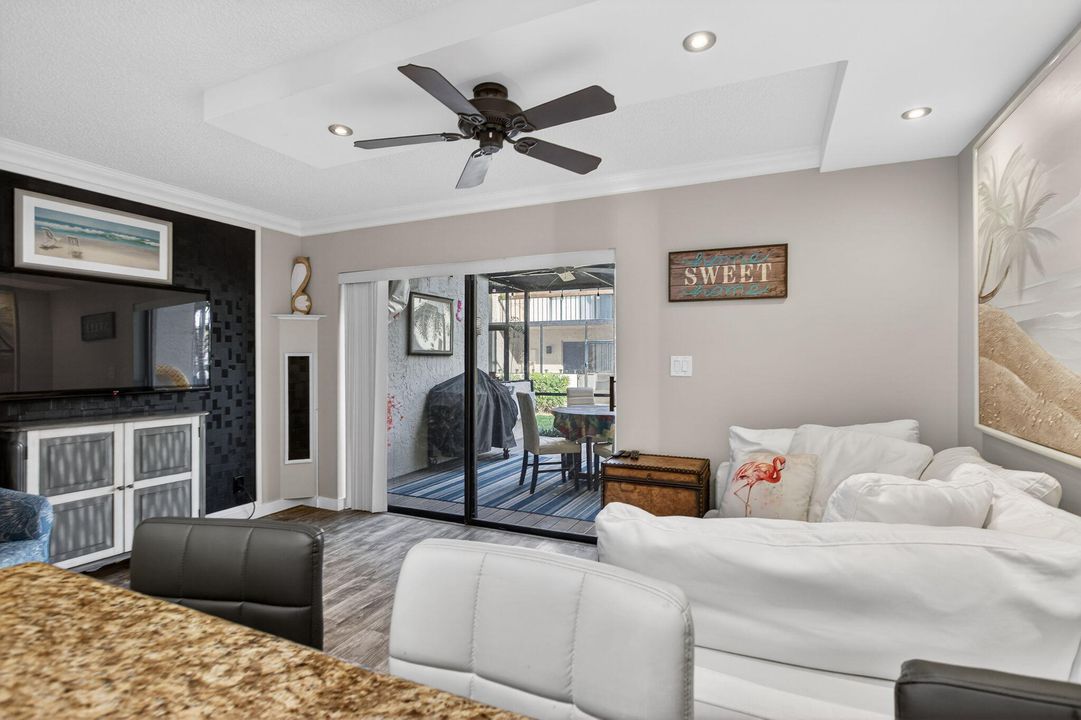 For Sale: $325,000 (2 beds, 1 baths, 1095 Square Feet)