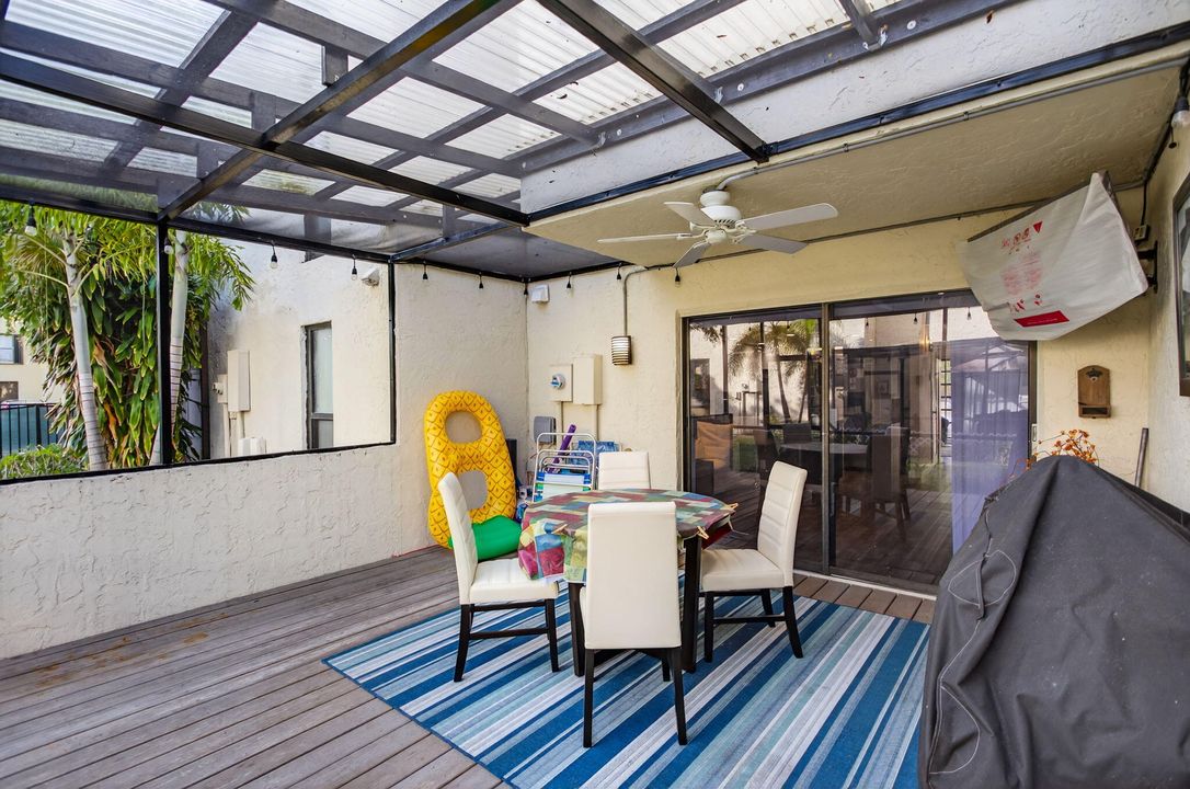 For Sale: $325,000 (2 beds, 1 baths, 1095 Square Feet)