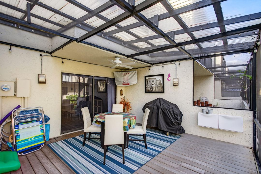 For Sale: $325,000 (2 beds, 1 baths, 1095 Square Feet)