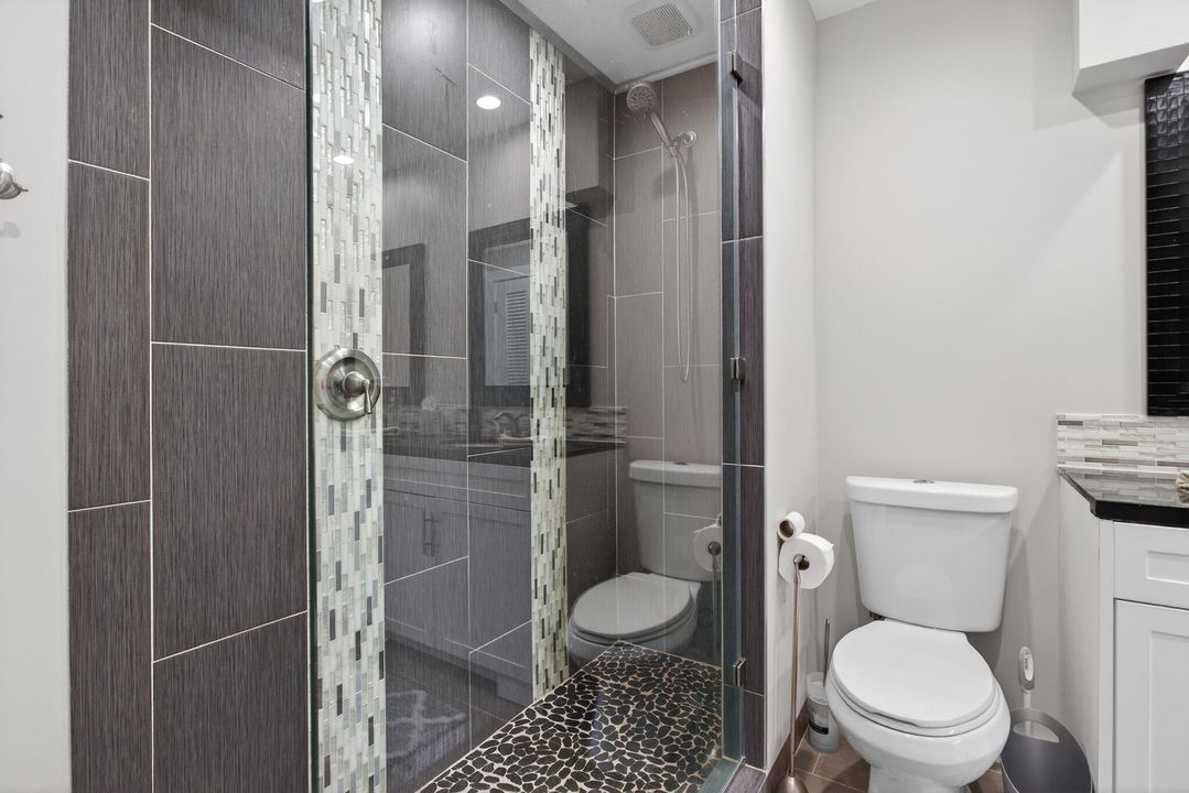 For Sale: $325,000 (2 beds, 1 baths, 1095 Square Feet)