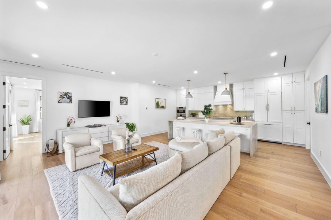 En Venta: $2,275,000 (4 camas, 3 baños, 2473 Pies cuadrados)