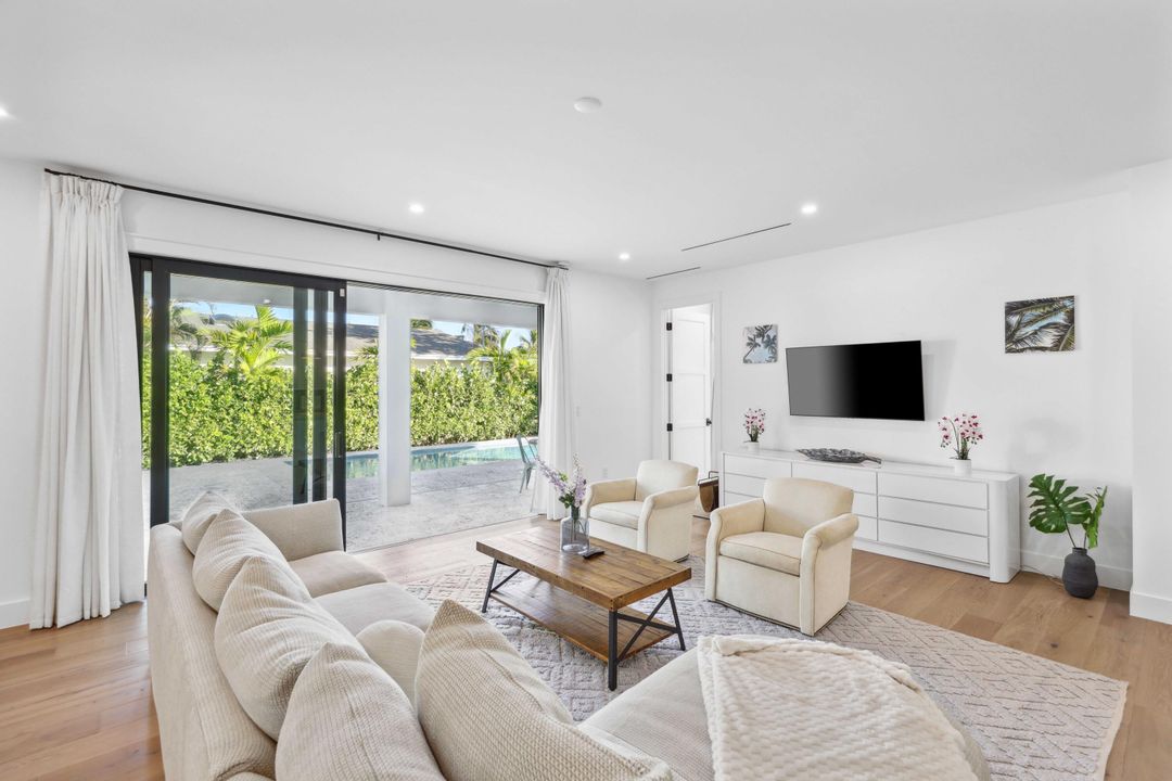 En Venta: $2,275,000 (4 camas, 3 baños, 2473 Pies cuadrados)