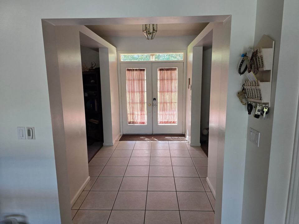 For Sale: $750,000 (4 beds, 3 baths, 2498 Square Feet)