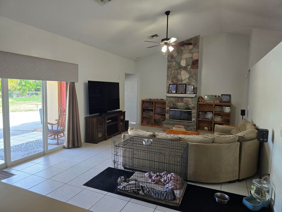 For Sale: $750,000 (4 beds, 3 baths, 2498 Square Feet)