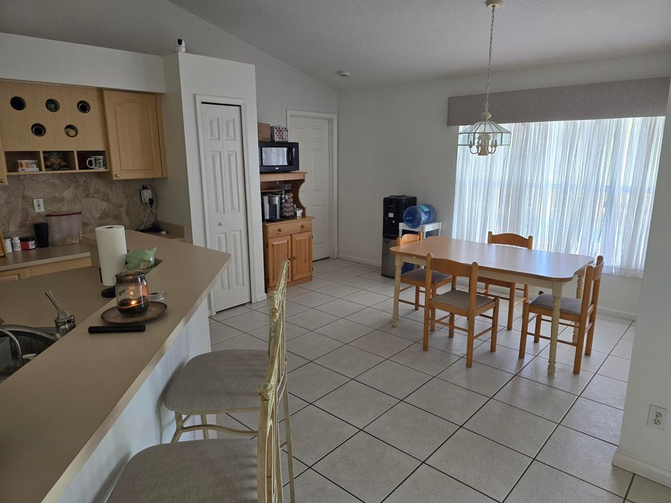 For Sale: $750,000 (4 beds, 3 baths, 2498 Square Feet)