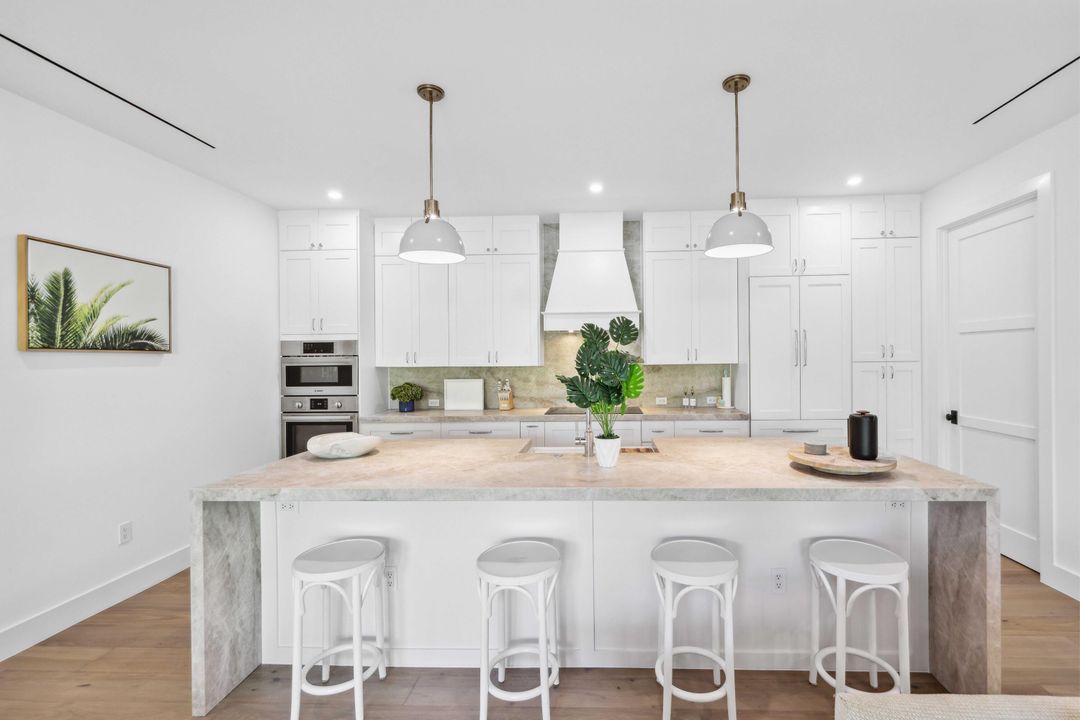 En Venta: $2,275,000 (4 camas, 3 baños, 2473 Pies cuadrados)