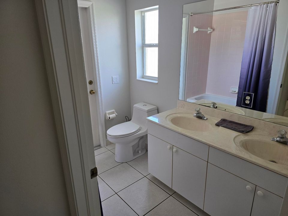 For Sale: $750,000 (4 beds, 3 baths, 2498 Square Feet)