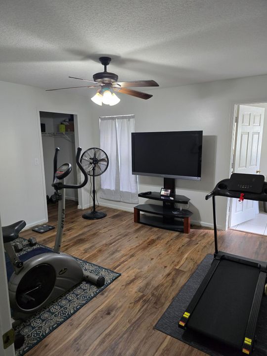 For Sale: $750,000 (4 beds, 3 baths, 2498 Square Feet)