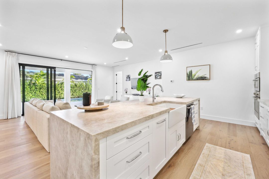 En Venta: $2,275,000 (4 camas, 3 baños, 2473 Pies cuadrados)