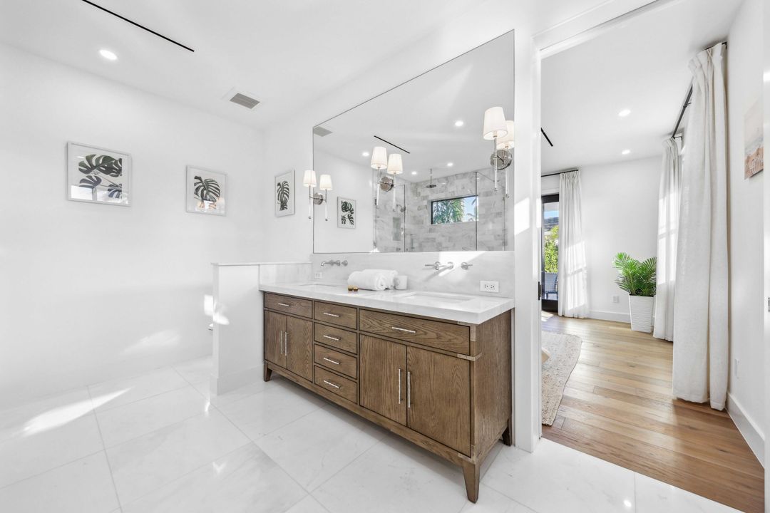 En Venta: $2,275,000 (4 camas, 3 baños, 2473 Pies cuadrados)