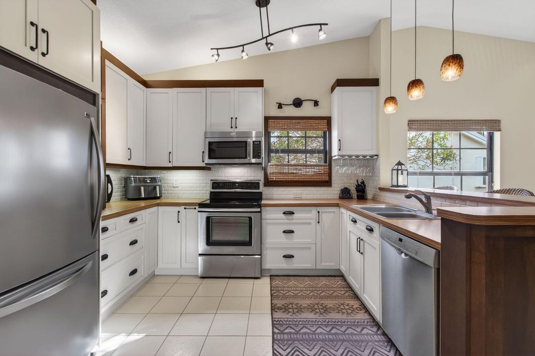 En Venta: $479,000 (3 camas, 2 baños, 2104 Pies cuadrados)