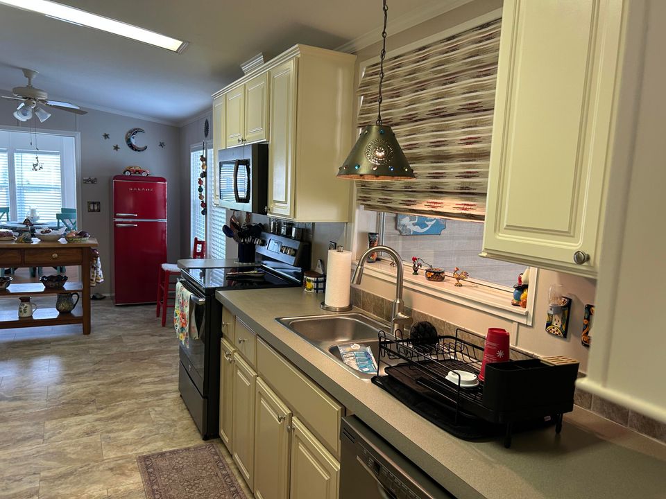 For Sale: $129,900 (3 beds, 2 baths, 1848 Square Feet)