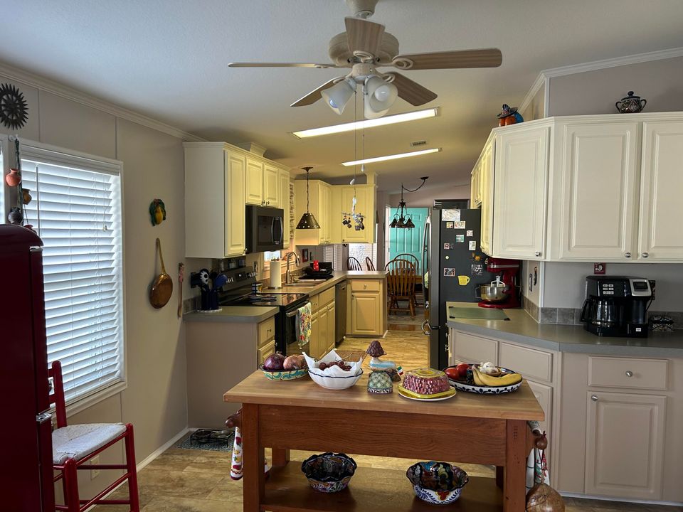 For Sale: $129,900 (3 beds, 2 baths, 1848 Square Feet)