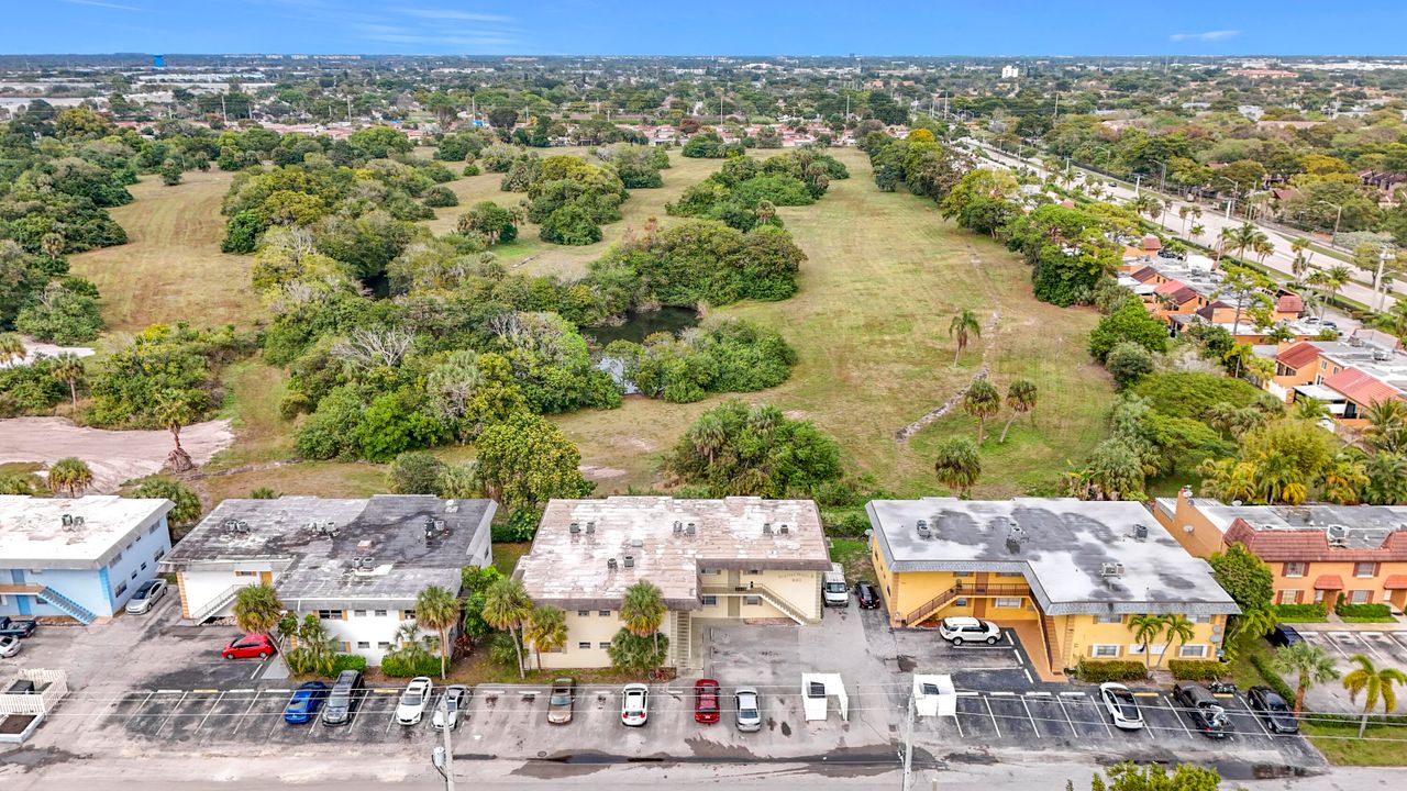 For Rent: $2,300 (2 beds, 2 baths, 870 Square Feet)