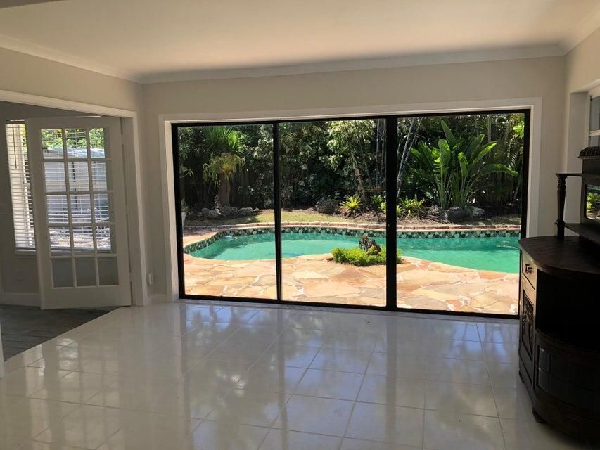 For Rent: $3,800 (3 beds, 2 baths, 1384 Square Feet)