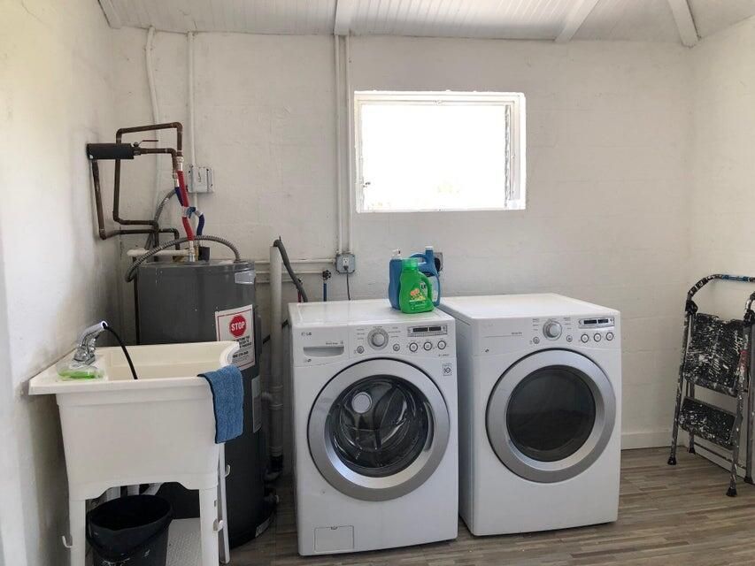 For Rent: $3,800 (3 beds, 2 baths, 1384 Square Feet)