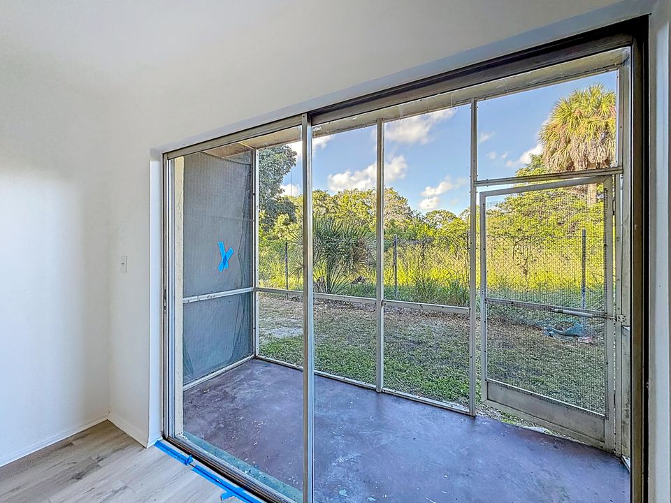 For Rent: $2,300 (2 beds, 2 baths, 870 Square Feet)