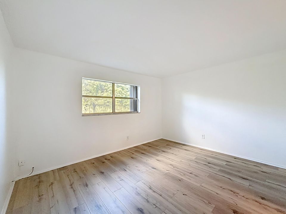 For Rent: $2,300 (2 beds, 2 baths, 870 Square Feet)