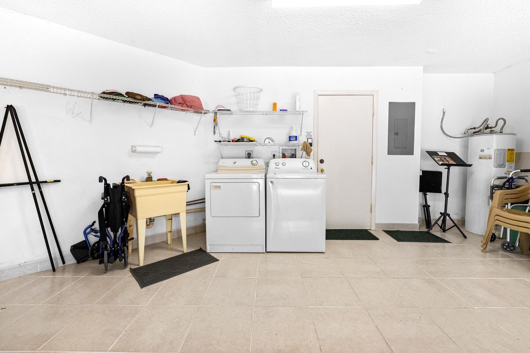 En Venta: $375,000 (3 camas, 2 baños, 1920 Pies cuadrados)