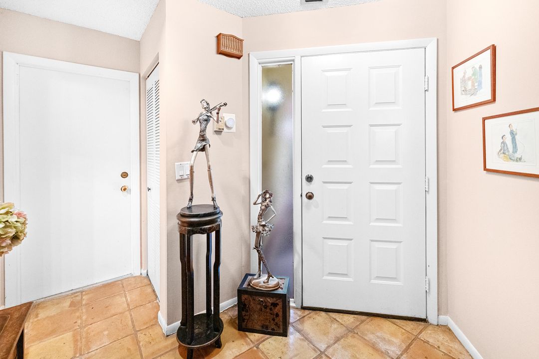 En Venta: $375,000 (3 camas, 2 baños, 1920 Pies cuadrados)