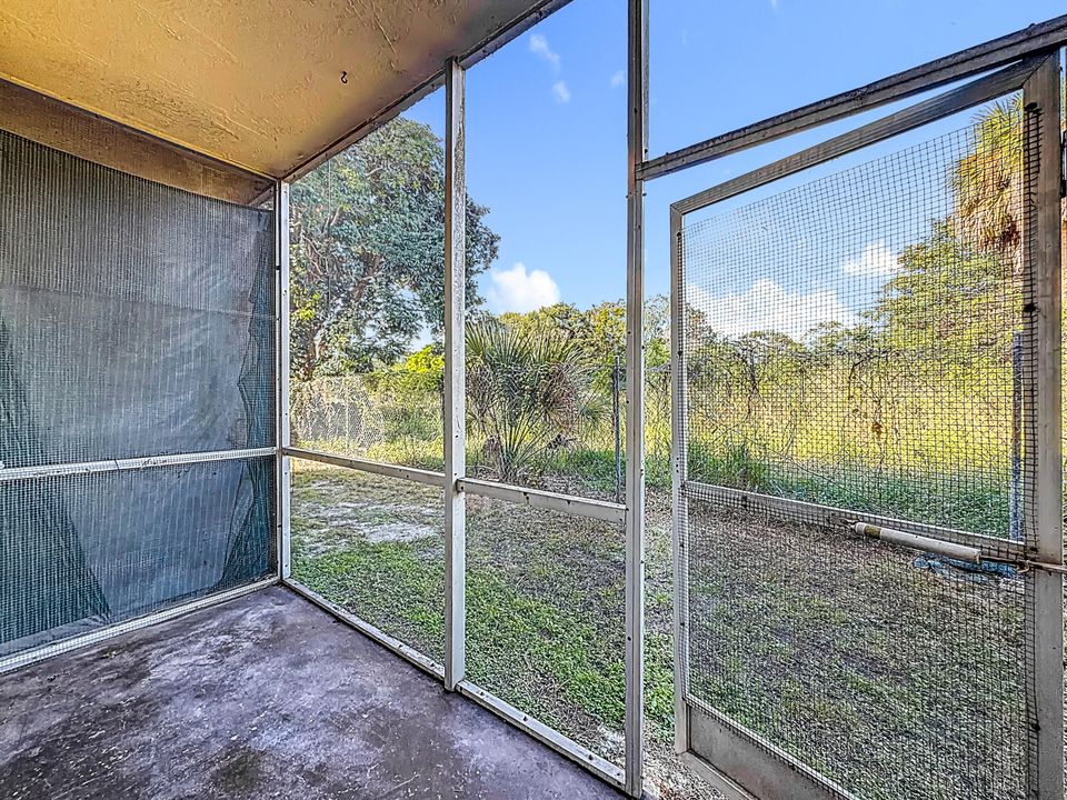 For Rent: $2,300 (2 beds, 2 baths, 870 Square Feet)