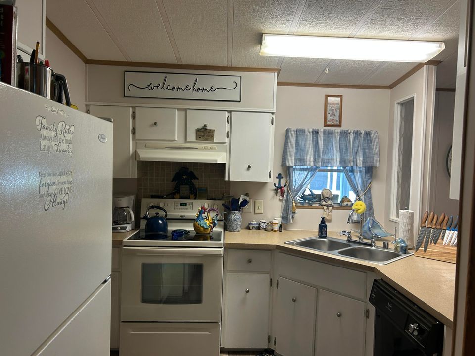 For Sale: $44,900 (2 beds, 2 baths, 1344 Square Feet)