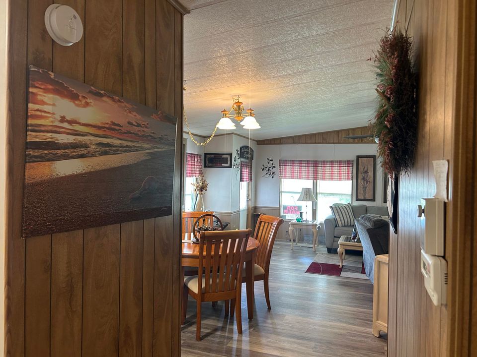 For Sale: $44,900 (2 beds, 2 baths, 1344 Square Feet)