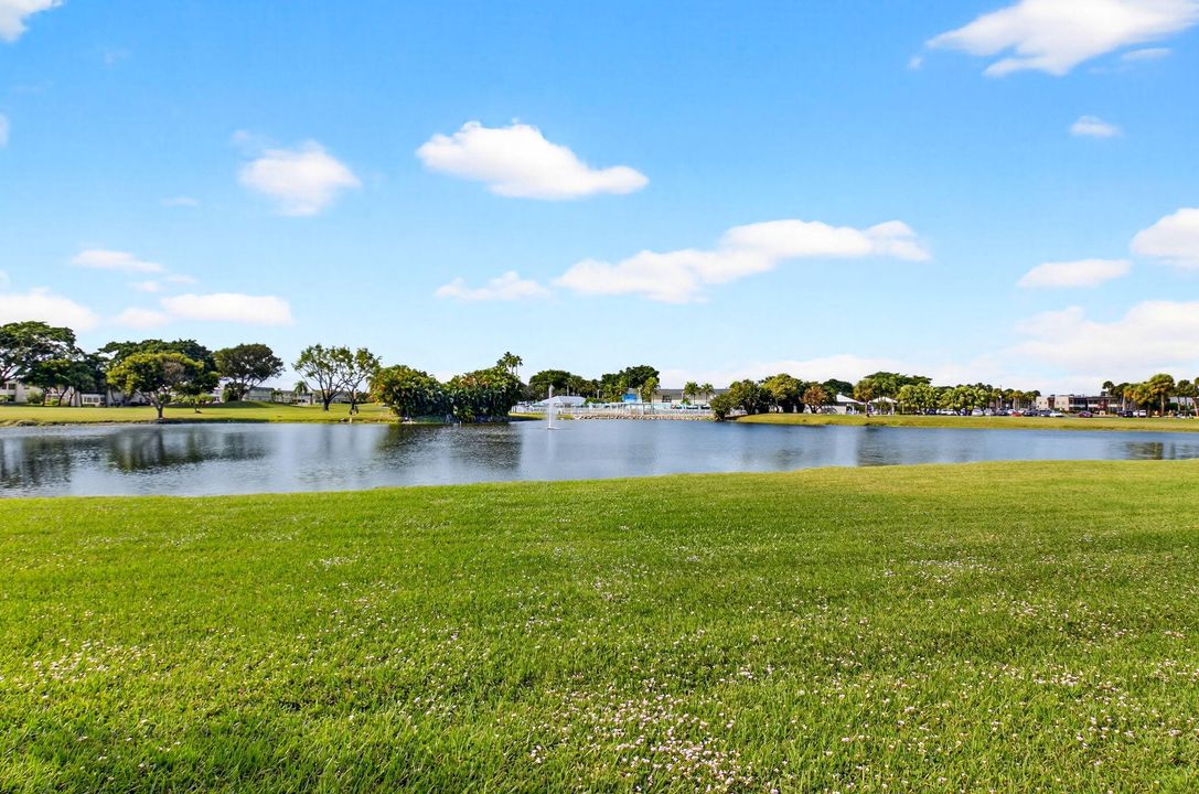 En Venta: $259,999 (2 camas, 2 baños, 1040 Pies cuadrados)