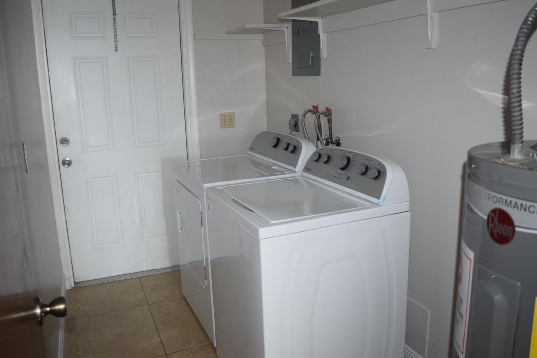 For Rent: $1,650 (2 beds, 2 baths, 1250 Square Feet)