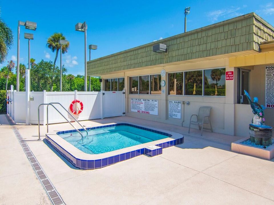 For Sale: $104,900 (1 beds, 1 baths, 630 Square Feet)