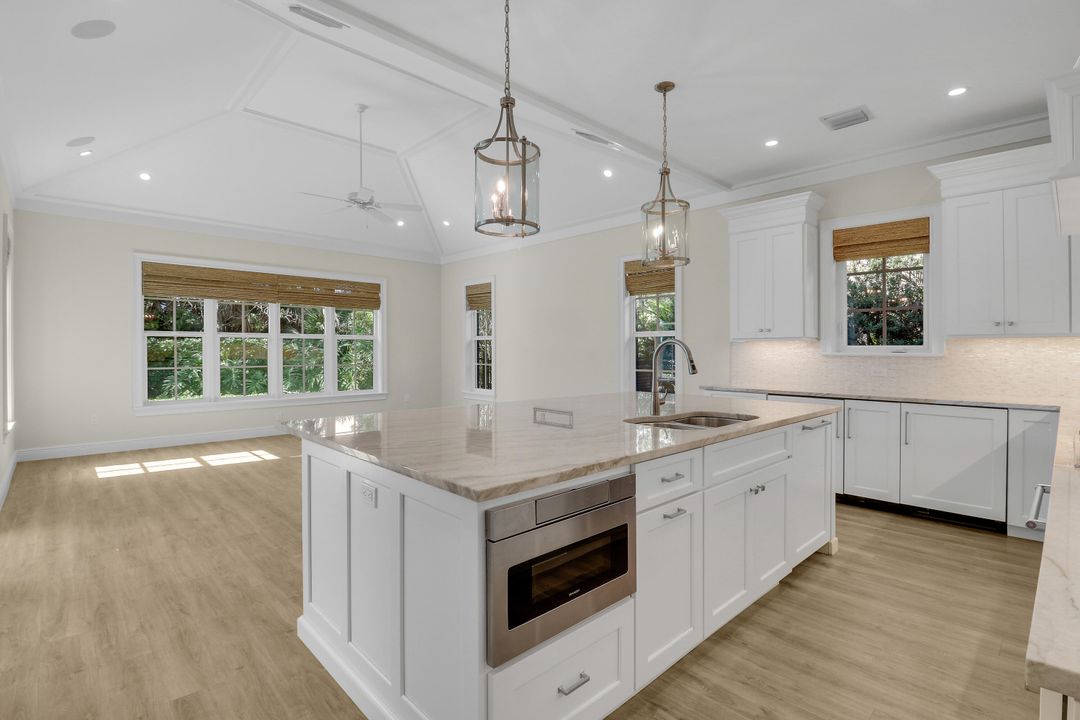 For Sale: $2,050,000 (3 beds, 3 baths, 2968 Square Feet)