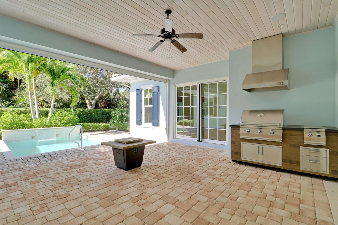 For Sale: $2,050,000 (3 beds, 3 baths, 2968 Square Feet)