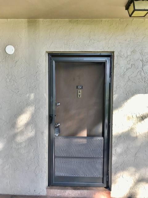 For Rent: $1,800 (2 beds, 1 baths, 702 Square Feet)