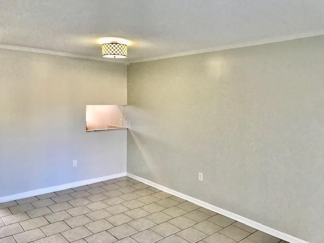 For Rent: $1,800 (2 beds, 1 baths, 702 Square Feet)