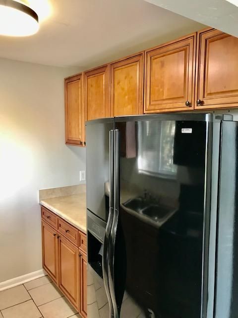 For Rent: $1,800 (2 beds, 1 baths, 702 Square Feet)