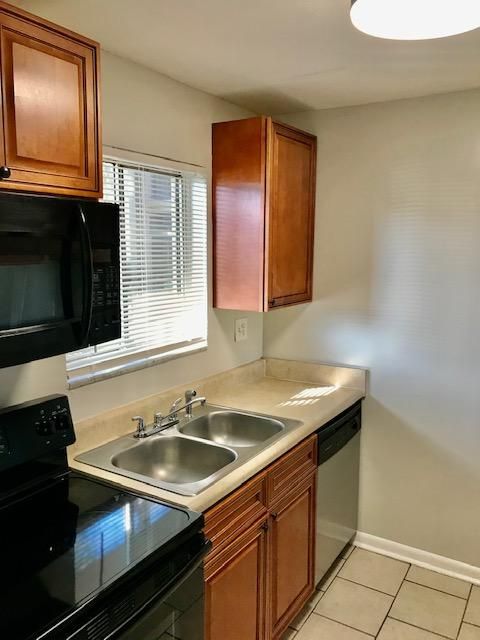 For Rent: $1,800 (2 beds, 1 baths, 702 Square Feet)