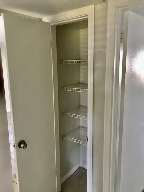 For Rent: $1,800 (2 beds, 1 baths, 702 Square Feet)