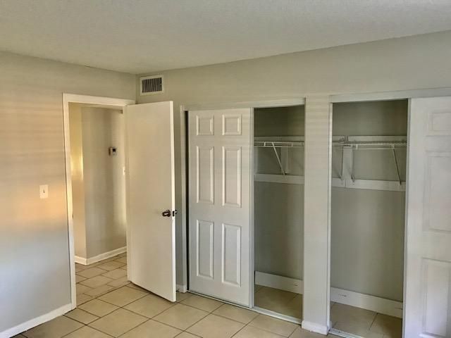 For Rent: $1,800 (2 beds, 1 baths, 702 Square Feet)