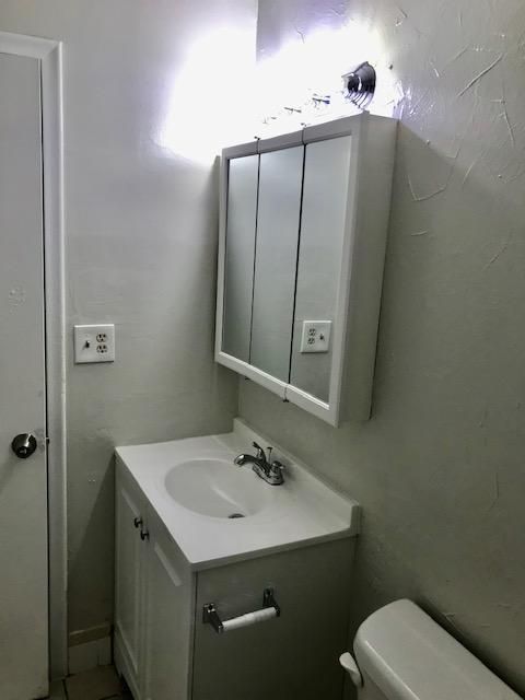 For Rent: $1,800 (2 beds, 1 baths, 702 Square Feet)