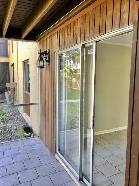 For Rent: $1,800 (2 beds, 1 baths, 702 Square Feet)